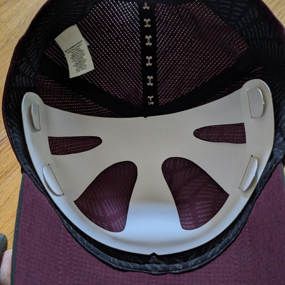 Under Armour Hat - Picture 4 of 4